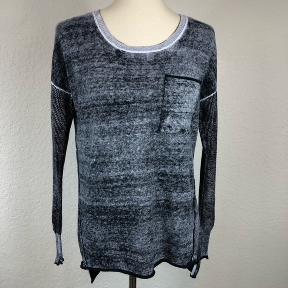 Gilded Intent Scoop Neck Long Sleeve Sweater‎ Size Medium